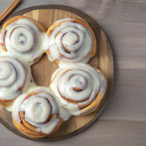 easy-cinnamon-bun-glaze.png